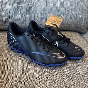 Nike Jr Mercurial Vapor 15 club Black with Blue Accent Soccer cleats Size 5Y